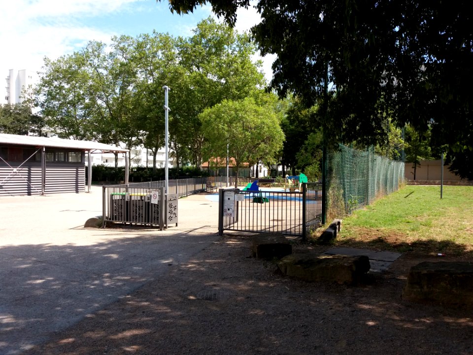 Lyon 8e - Avenue Francis de Pressensé, jardin pour enfants (1)