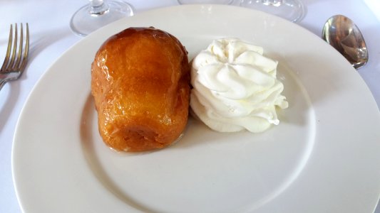 Lyon 8e - Avenue des Frères Lumière - Restaurant Marguerite - Baba au rhum tradition photo