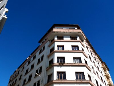 Lyon 7e - Rue Parmentier, haut de l'immeuble à l'angle du la rue Brigadier Voituret