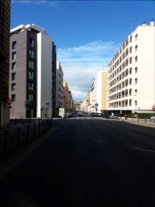 Lyon 7e - Rue Marc Bloch, côté nord-est au croisement avec la rue Domer