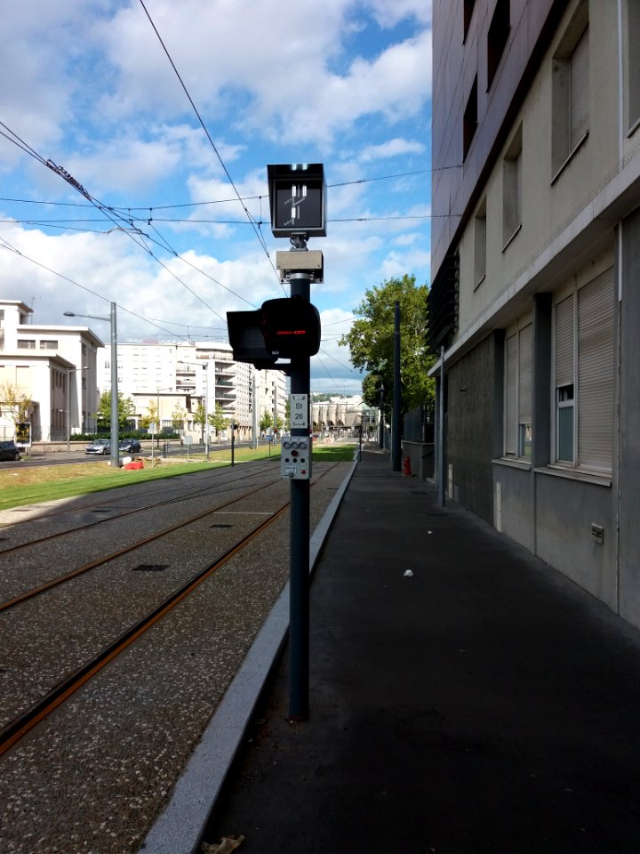 Lyon 7e - Rue Simon Fryd, panneau de signalisation du tramway