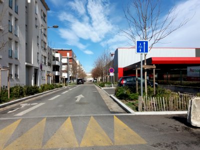 Lyon 7e - Rue Pierre Bourdeix, côté nord, depuis la rue Ravier