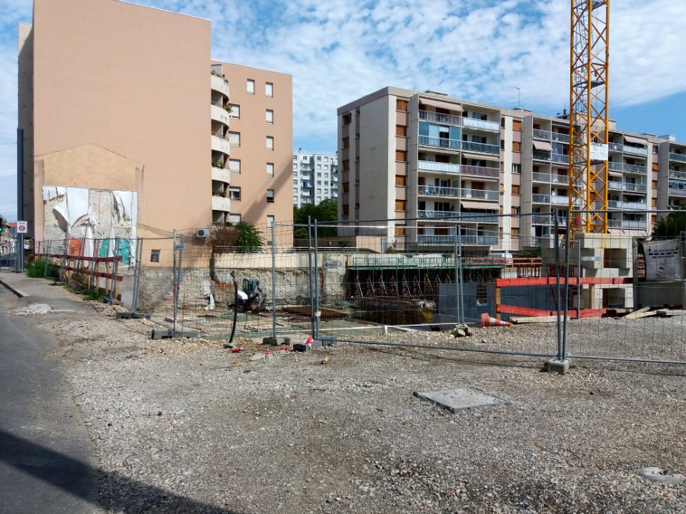 Lyon 8e - Avenue Francis de Pressensé, chantier en face de la rue Louise Michel