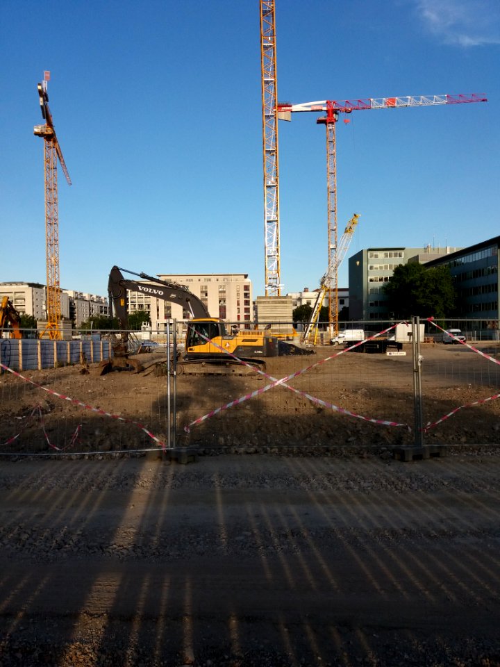 Lyon 7e - Rue Simone de Beauvoir, fin d'installation de la troisième grue