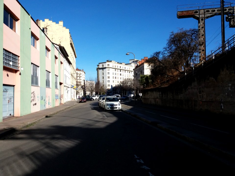 Lyon 7e - Rue Raoul Servant, partie arrivant avenue Berthelot