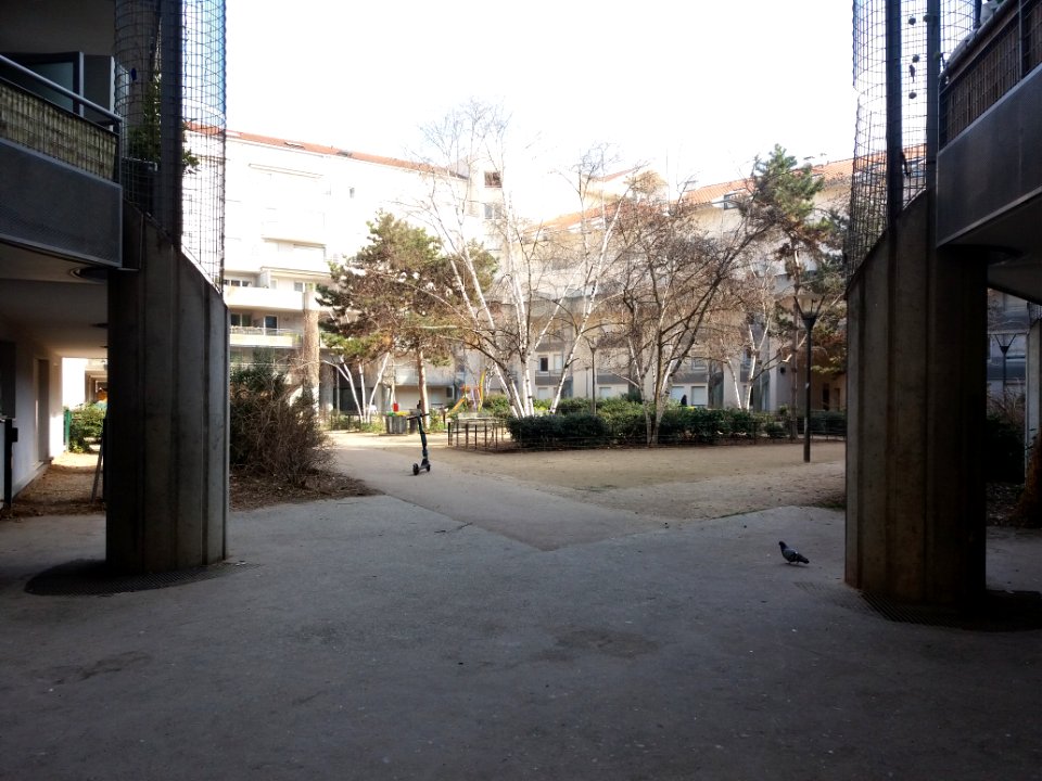 Lyon 7e - Square entre l'école maternelle Gilbert Dru et la rue Sébastien Gryphe