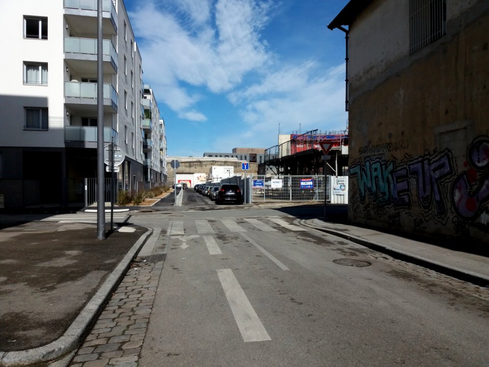 Lyon 7e - Rue Pierre Bourdeix, côté nord, traversant la rue Abraham Bloch