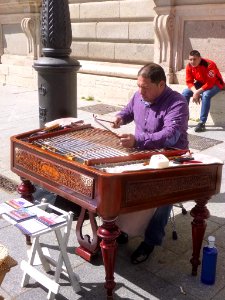 Madrid - Plaza de Oriente, Intérprete de címbalo húngaro 2