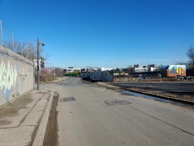 Lyon 7e - Rue Saint-Jean de Dieu, côté nord au niveau de la chaufferie du réseau de chaleur