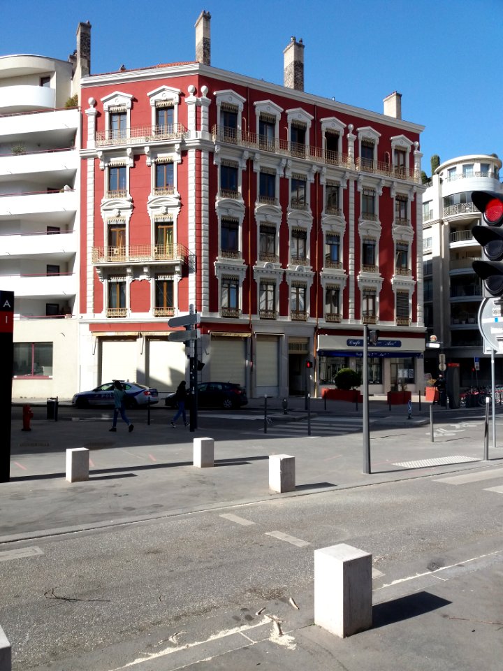Lyon 7e - Rue Renan - Immeuble au numéro 30