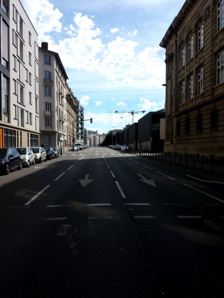Lyon 7e - Rue Marc Bloch, côté sud-est depuis la rue Domer