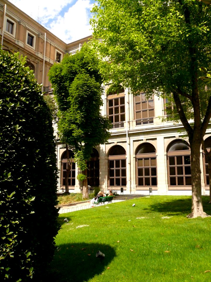 Madrid - Patio del Edificio Sabatini (MNCARS) 06