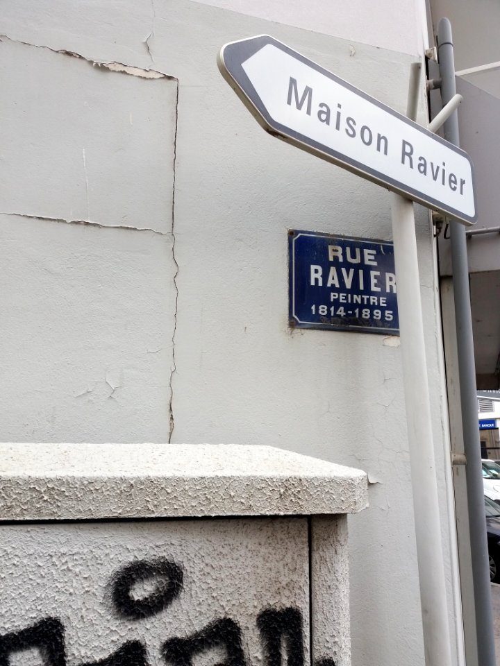 Lyon 7e - Rue Ravier, plaque et panneau Maison Ravier