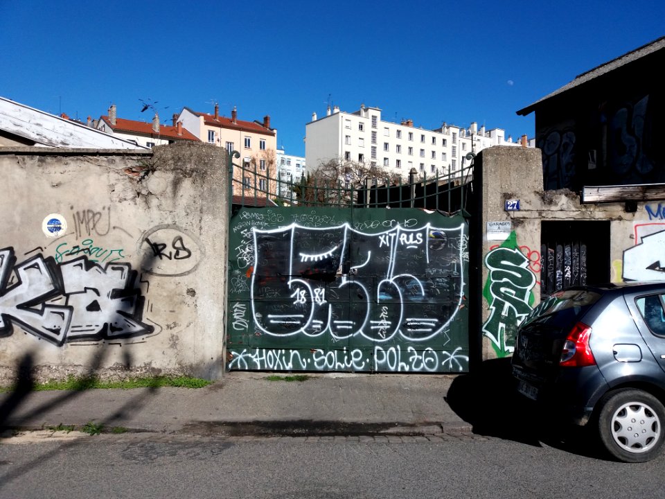 Lyon 7e - Rue Paul Duvivier, portail au numéro 27