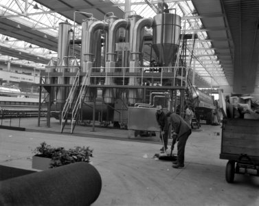 Macheve-tentoonstelling, de valstroom-vacuum indampinstallatie, Bestanddeelnr 914-5274