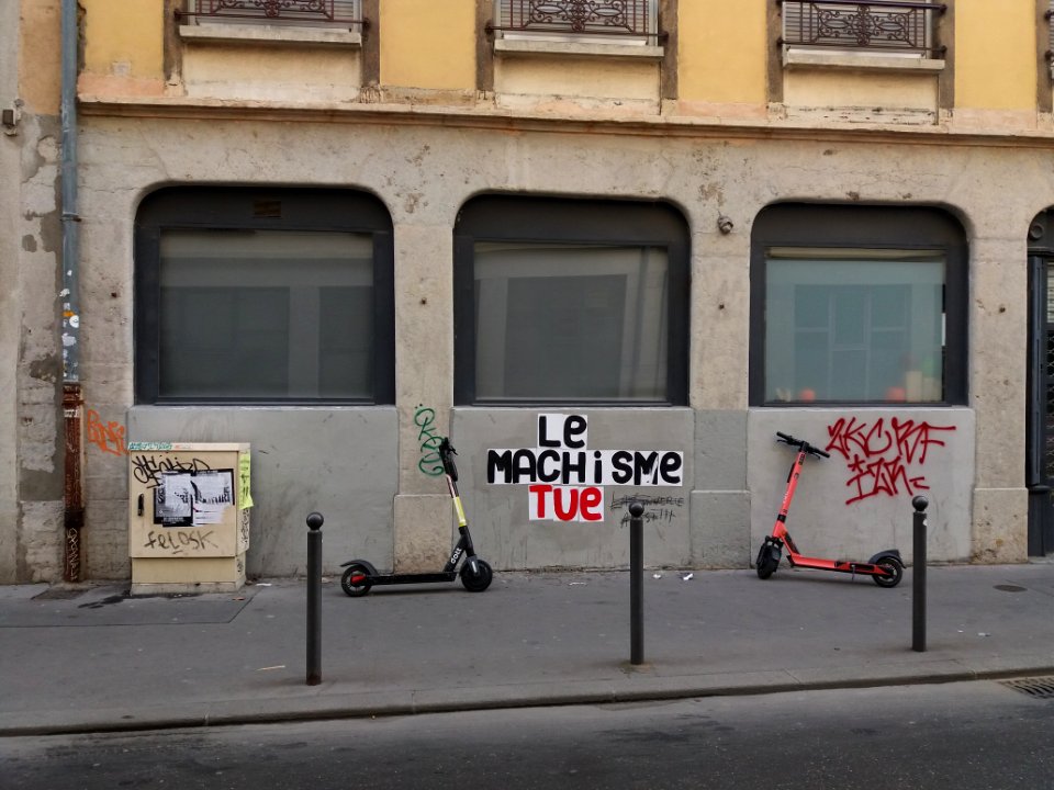 Lyon 7e - Rue Sébastien Gryphe, tag Le machisme tue