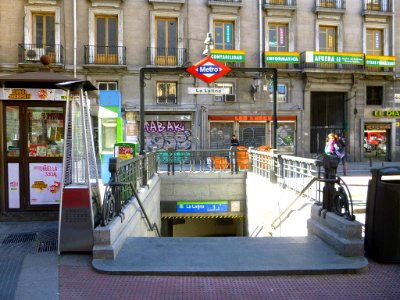 Madrid - Plaza de la Cebada, Estación de La Latina photo