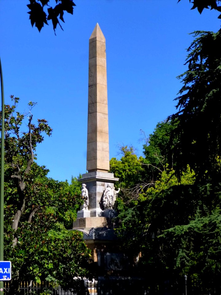 Madrid - Plaza de la Lealtad, Monumento a los Caídos por España 2