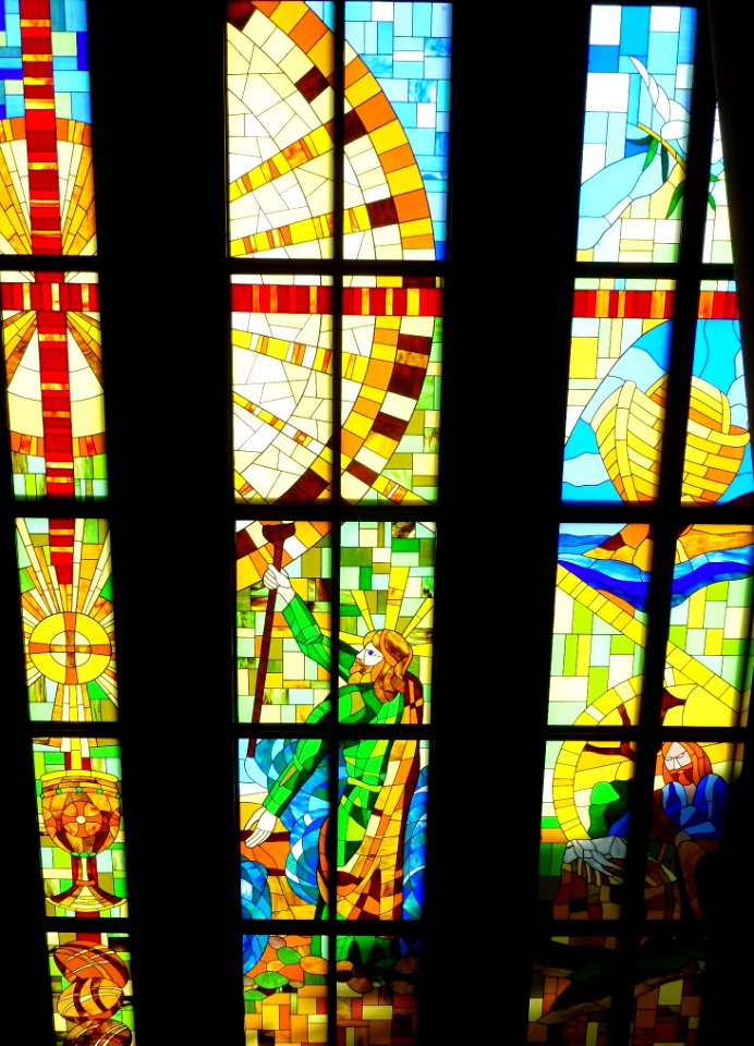 Madrid - Parroquia de María Inmaculada y Santa Vicenta María, vidrieras 09