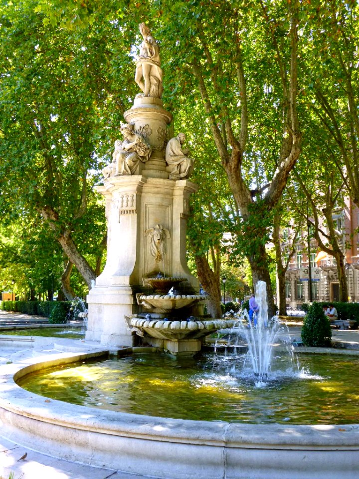 Madrid - Paseo del Prado, Fuente de Apolo 1