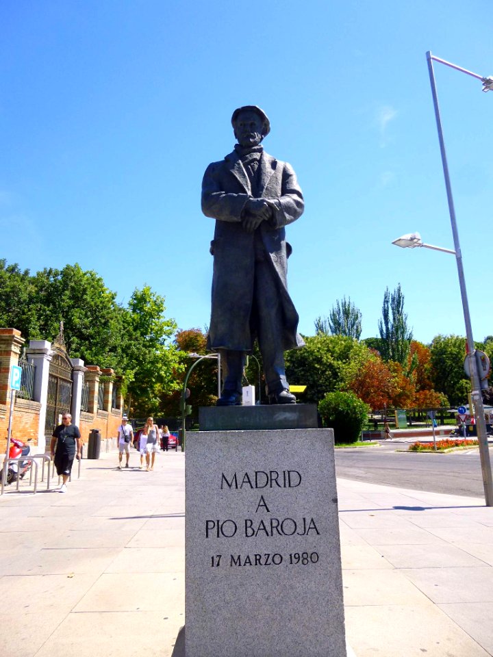 Madrid - Monumento a Pío Baroja