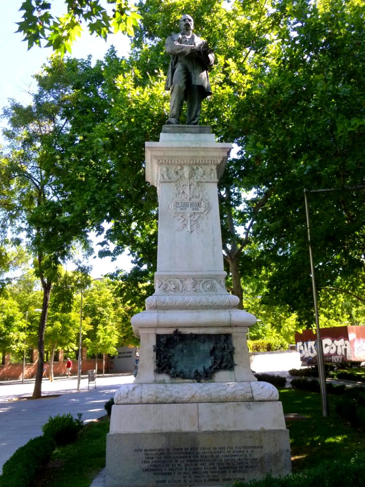 Madrid - Monumento a Claudio Moyano 2