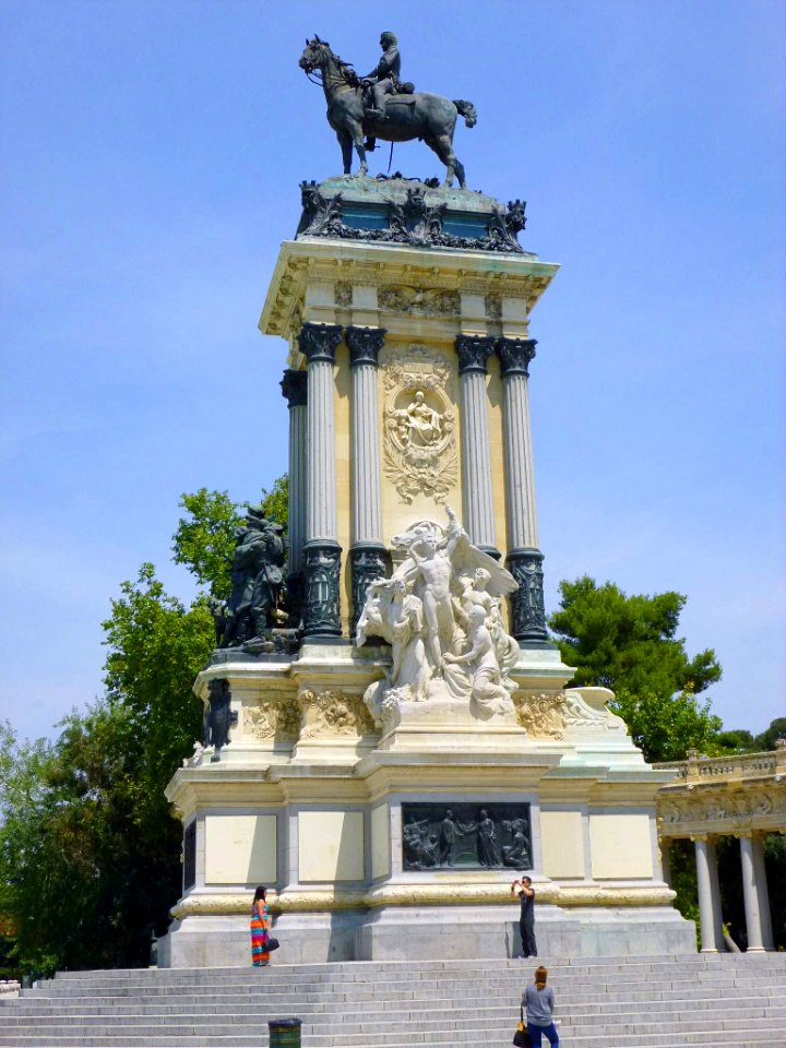 Madrid - Parque del Retiro, Monumento a Alfonso XII 13