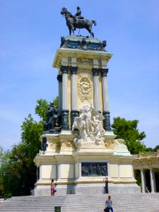 Madrid - Parque del Retiro, Monumento a Alfonso XII 13