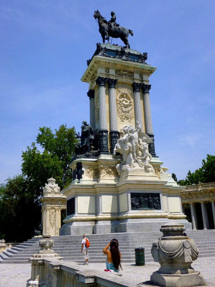 Madrid - Parque del Retiro, Monumento a Alfonso XII 09