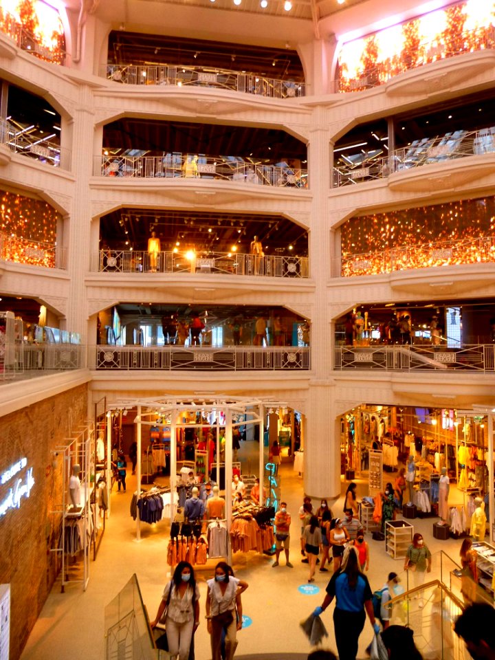 Madrid - Megastore de Primark en Gran Vía 32 (01) 07