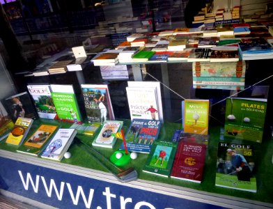 Madrid - Librería en Calle de Serrano - lecturas recomendadas para los vecinos del barrio