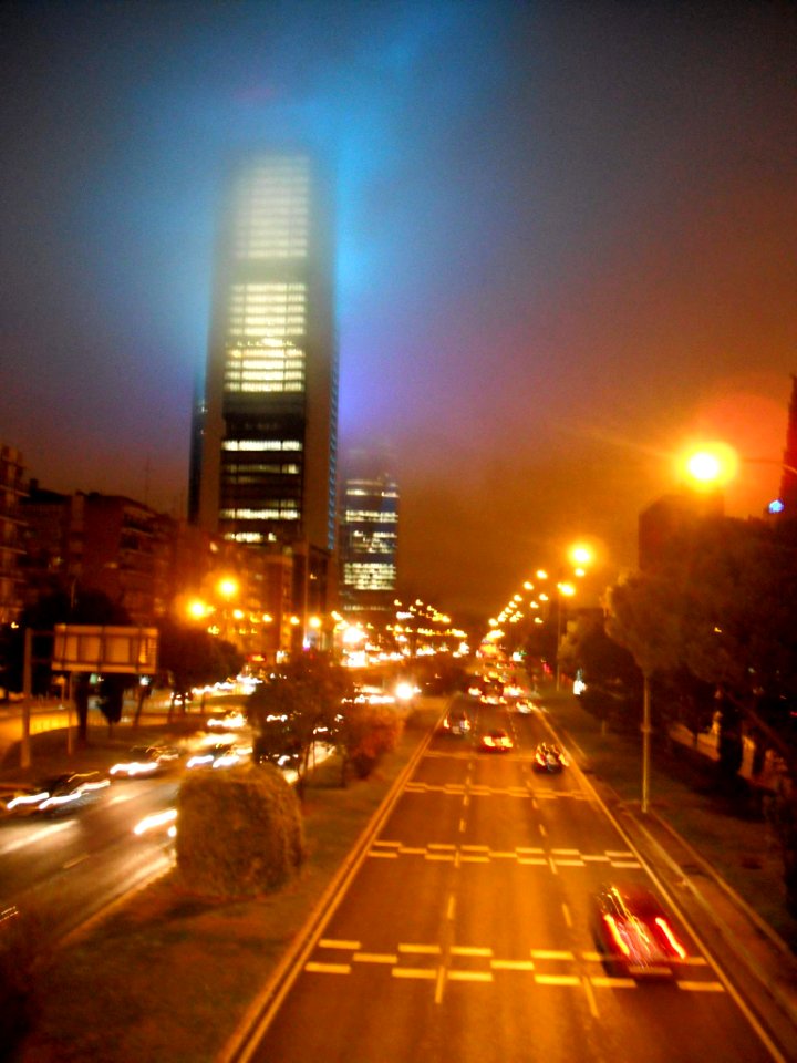 Madrid - La Castellana, noche neblinosa