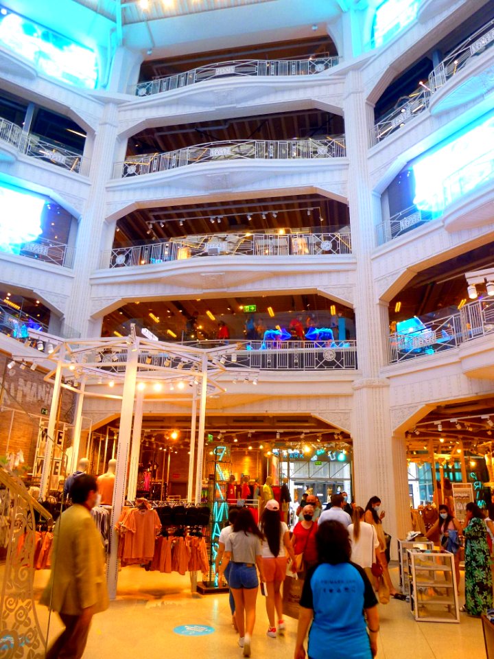 Madrid - Megastore de Primark en Gran Vía 32 (01) 06