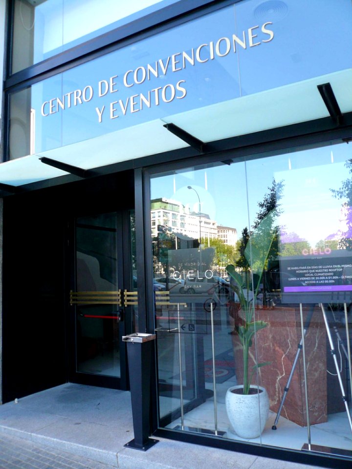Madrid - Edificio España, acceso al Sky Bar 360º