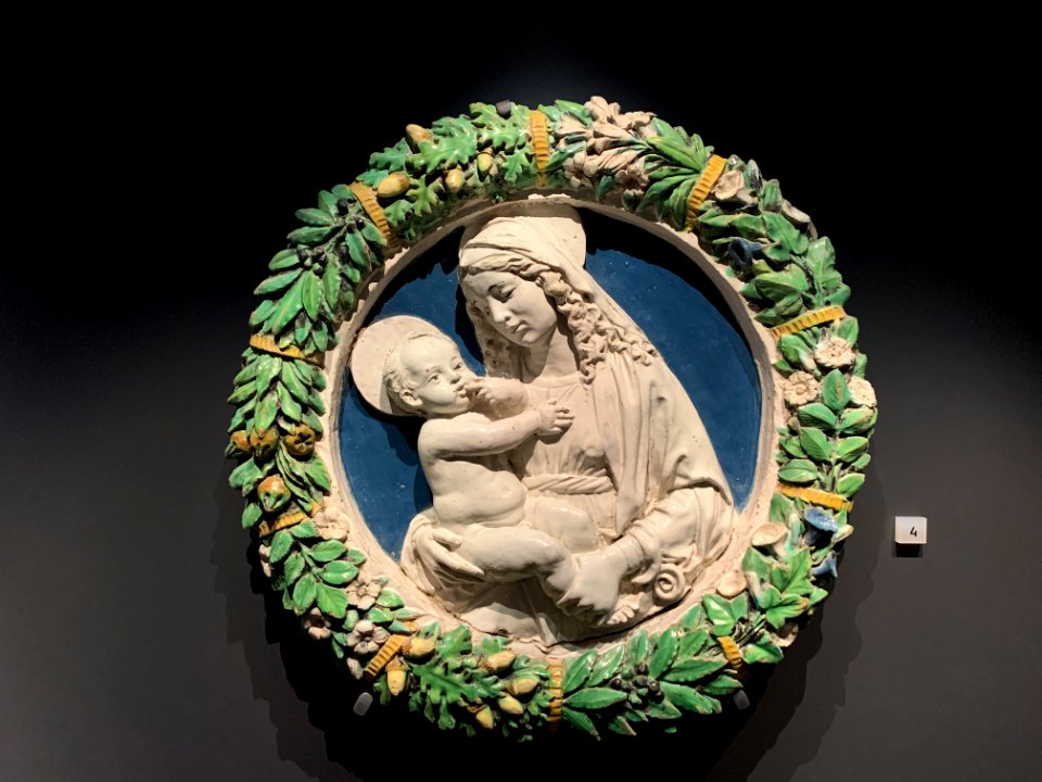 Madonna and child reliefs, Tondo
