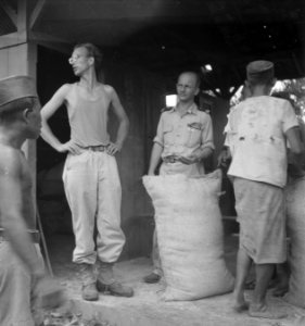 Madoera. De Nederlandse troepen troffen de bevolking van het eiland Madoera in e, Bestanddeelnr 12542