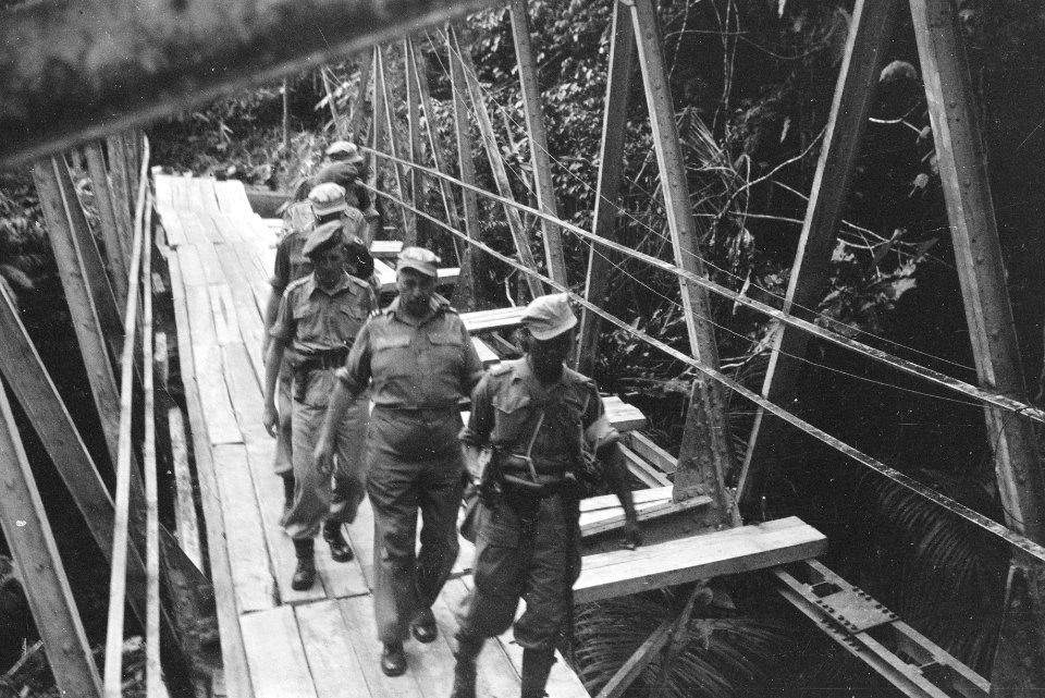 Madoera. Op 15 juni werd te Bangkalan op het eiland Madoera het 1e Infanterie Ve, Bestanddeelnr 1716-3-2