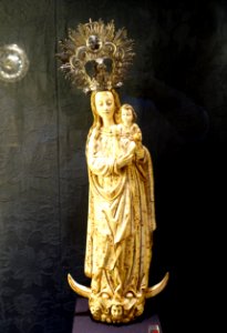 Madonna with Child, anonymous Filipino artist, 1600s AD, ivory, silver - Cathedral of Seville - Sevilla, Spain - DSC07641