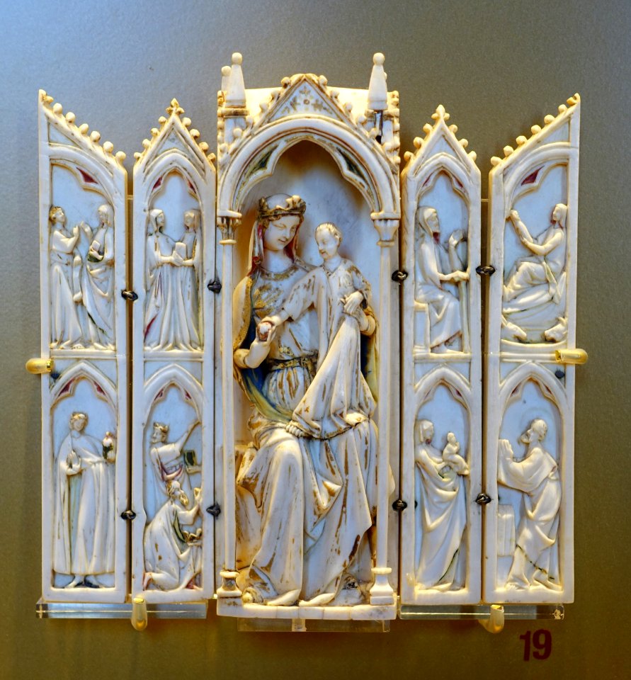 Madonna and Child, with stories of the Christ child, probably northern Italy, 1300-1350 AD, ivory with traces of pigment and gilt - Vatican Museums - DSC00723