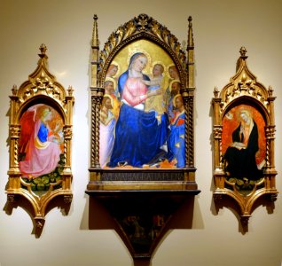 Madonna triptych by Alvaro Pirez d'Évora and Giovanni del Biondo, tempera and gold on wood - John and Mable Ringling Museum of Art - Sarasota, FL - DSC00563