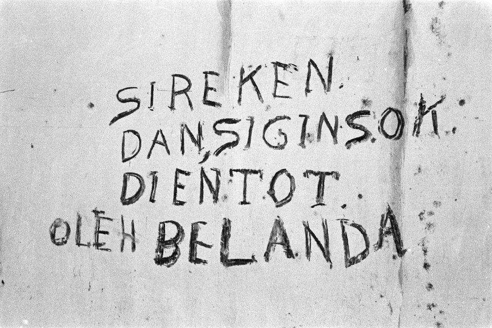 Madjalengka Het opschrift luidt Reken en Ginsok (meisjesnamen) werden door Ne, Bestanddeelnr 332-4-2