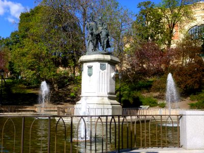 Madrid - Jardines de Isabel La Católica, Monumento a Isabel La Católica 1