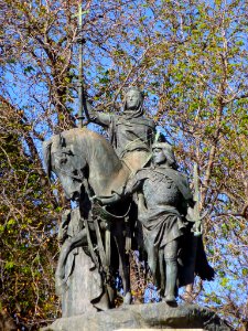 Madrid - Jardines de Isabel La Católica, Monumento a Isabel La Católica 3