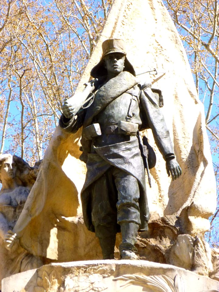 Madrid - Jardines del Cabo Noval, Monumento a Luis Noval 2