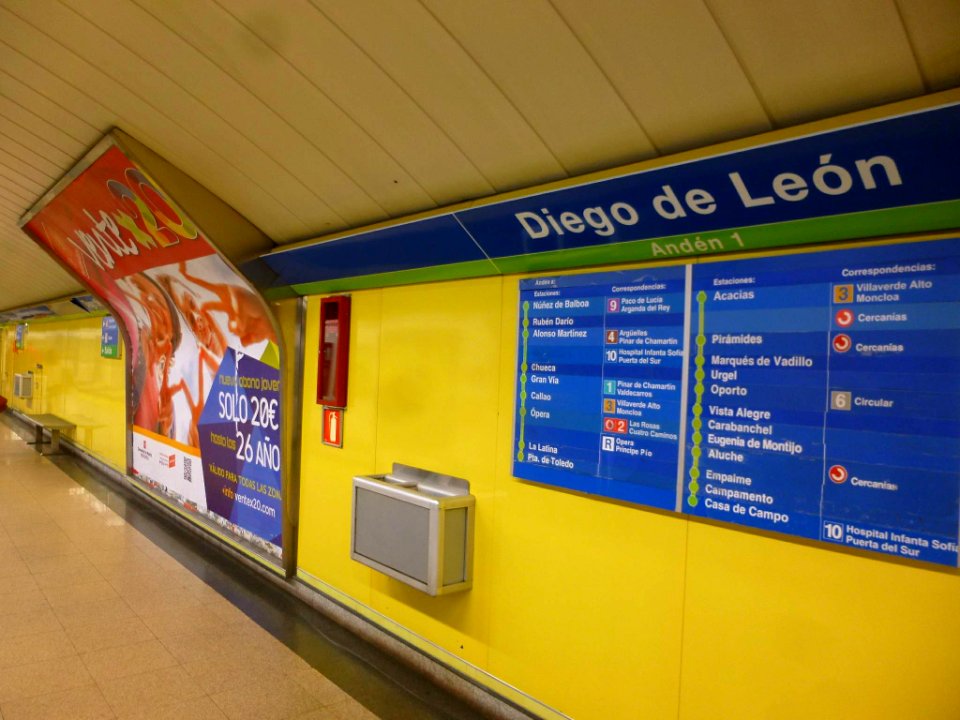 Madrid - Estación de Metro de Diego de León