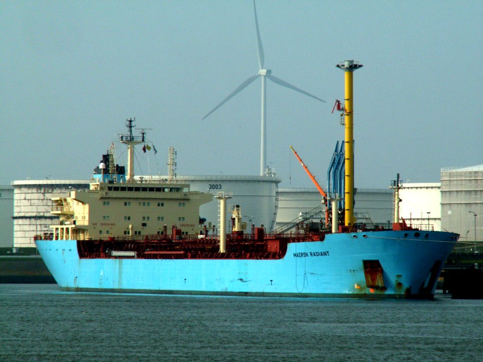 Maersk Radiant at the Calland canal, Port of Rotterdam, Holland 23-Apr-2006