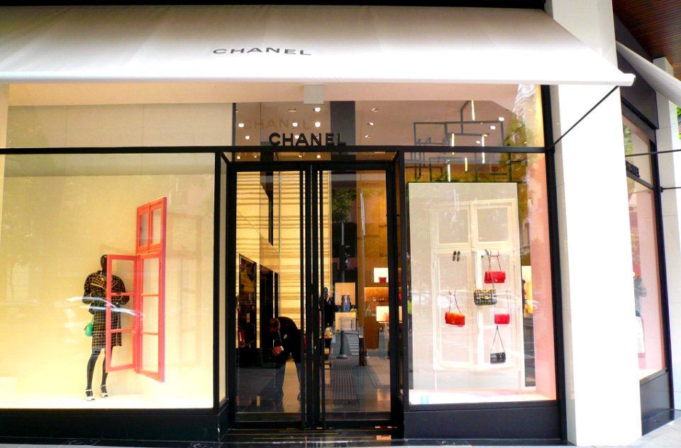 Madrid - Tienda de Chanel en la calle Ortega y Gasset nº 16 (1) 02