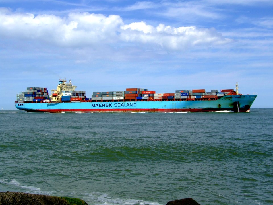 Maersk Gateshead p07 approaching Port of Rotterdam, Holland 08-Jul-2007