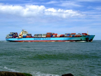 Maersk Gateshead p07 approaching Port of Rotterdam, Holland 08-Jul-2007