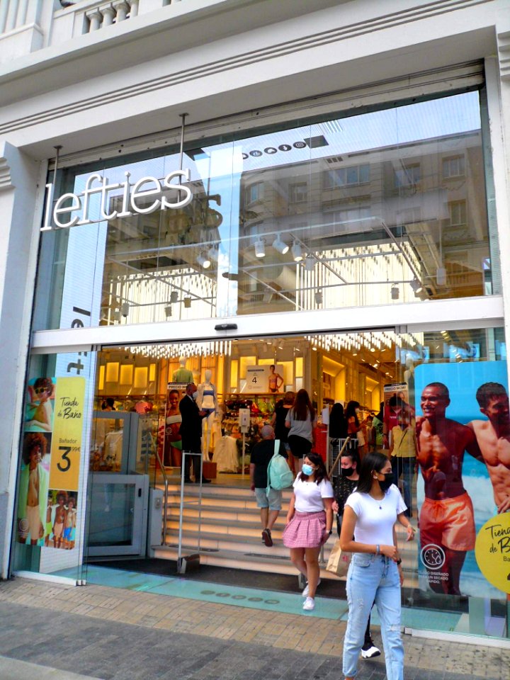 Madrid - Tienda de Lefties en Gran Vía 32 (1) 02